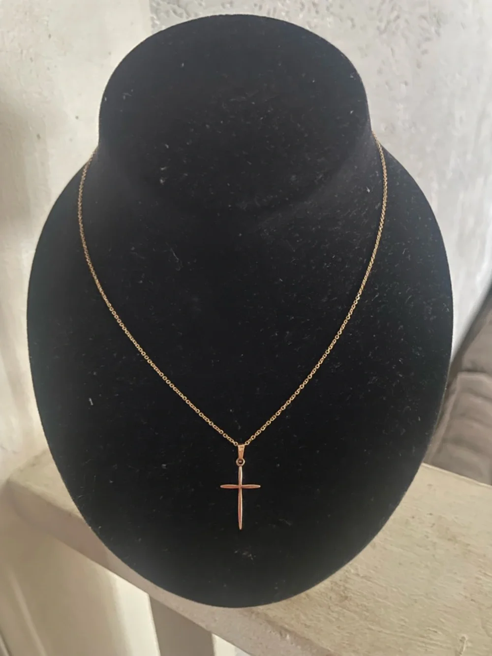 14kt Gold cross 16 inch chain - Picture 1 of 5